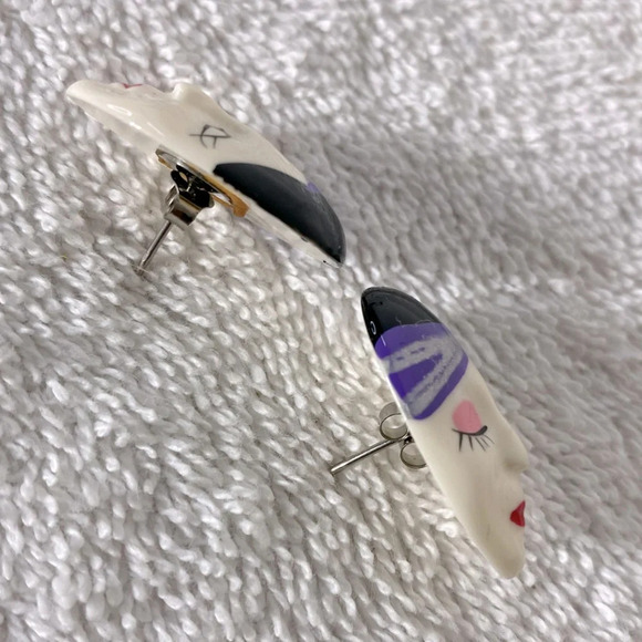 Vintage Painted Plastic Flapper Mask Pierced Earrings - Picture 4 of 7